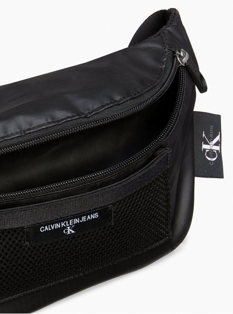 Бананка Calvin Klein з логотипом
