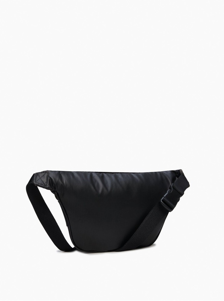 Бананка Calvin Klein з логотипом
